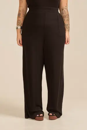 CALÇA EM CANELADO UNIC COM BOLSO