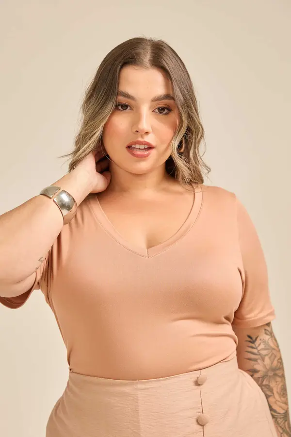 BLUSA EM SUEDE LIGHT COM DECOTE V