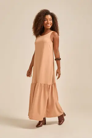 VESTIDO REGATA LONGO EM DUNA COM BABADO NA BARRA GENGIBRE M