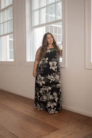 VESTIDO LONGO COM BABADOS E ALÇA DE VIÉS COM PONTEIRA JARDIM DO AMANHECER ESCURO G1