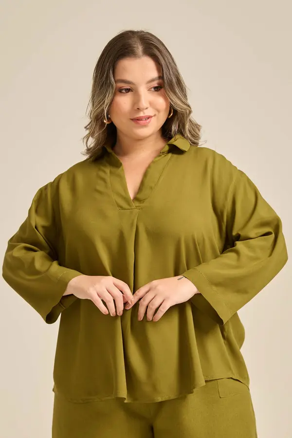 CAMISA COM GOLA E MANGA 3/4