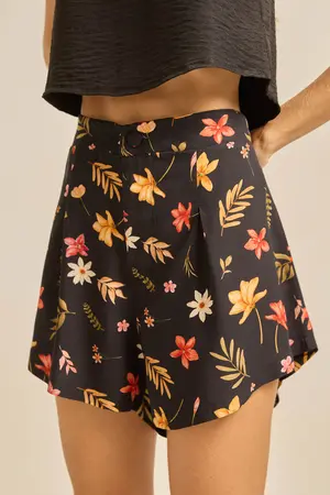 SHORT COM PREGAS BOSQUE ENCANTADO M