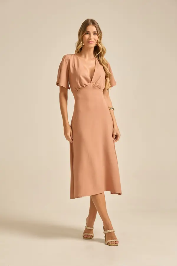 VESTIDO MIDI COM RECORTE LATERAL