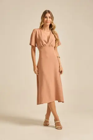 VESTIDO MIDI COM RECORTE LATERAL  BEGE TOFFEE G