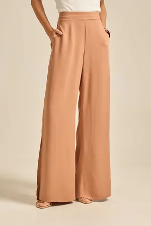 CALÇA RETA COM FENDA BEGE TOFFEE P