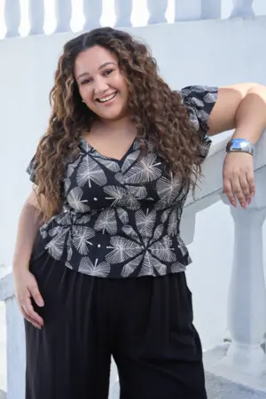 BLUSA ACINTURADA COM LASTEX TREVO FUNDO PRETO G2