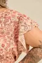 BLUSA BÁSICA VISCOSE ESTAMPADA COM BORDADO NA MANGA