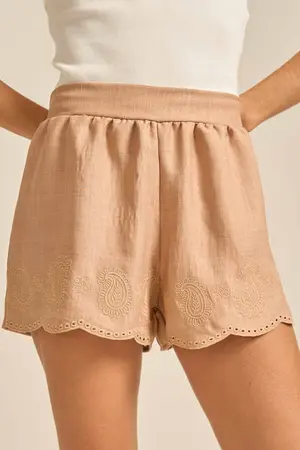 SHORT BÁSICO BORDADO BEGE TOFFEE P