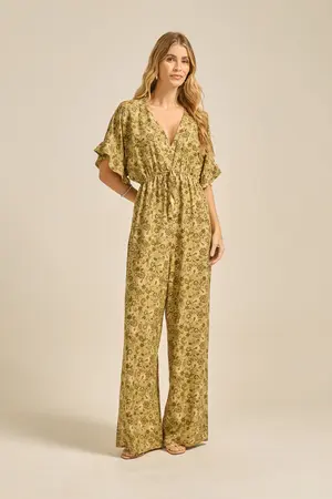 MACACÃO VISCOSE ESTAMPADA COM MANGA JAPONESA COM BABADO ENCANTO DAS FLORES VERDE P