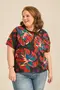 BLUSA BÁSICA VISCOSE ESTAMPADA COM GOLA DE RIBANA CANELADA
