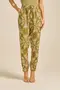 CALÇA JOGGER COM BOLSO ESTAMPA DOCE FLORAL BEGE