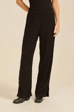 CALÇA RETA CANELADO LOSANGO PRETO P