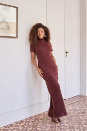 VESTIDO MIDI COM GOLA CANELDO LOSANGO MARROM CAFÉ P