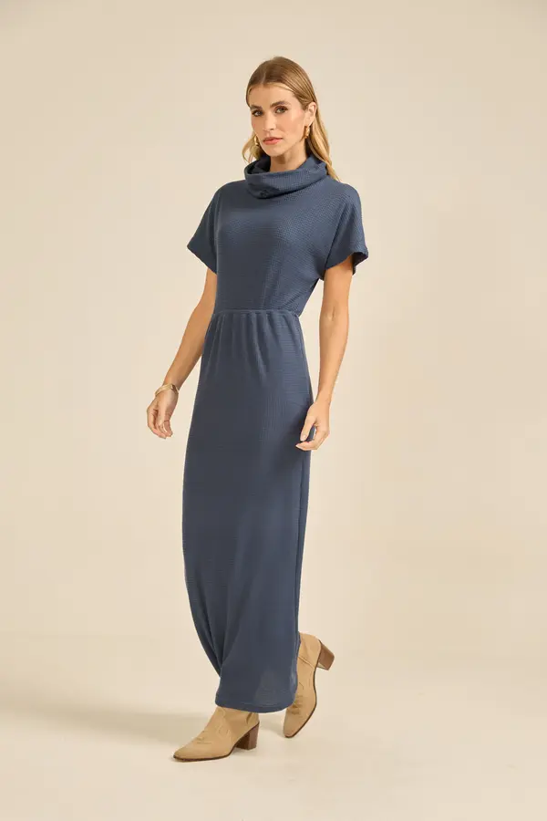 VESTIDO COM GOLA