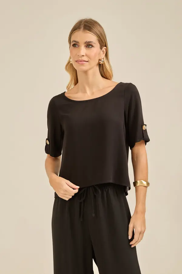BLUSA COM BOTÃO NA MANGA