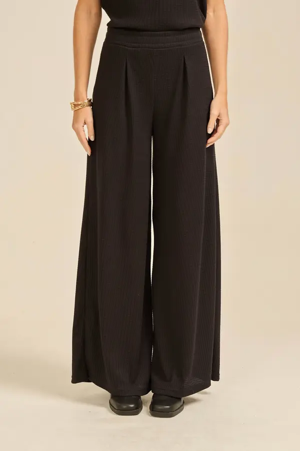 CALÇA PANTALONA COM PREGA
