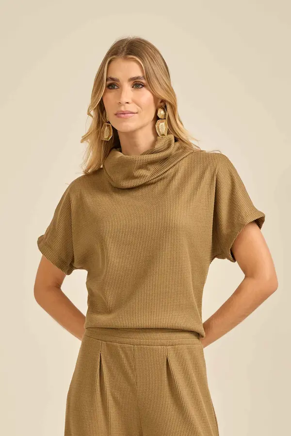 BLUSA MANGA JAPONESA COM GOLA