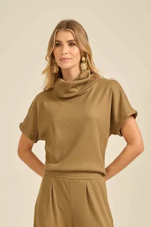 BLUSA MANGA JAPONESA COM GOLA VERDE MUSGO M