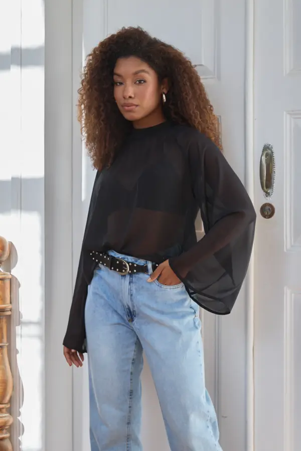 BLUSA COM GOLA E BOTÕES