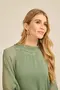 BLUSA COM GOLA E BOTÕES