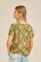 BLUSA ESTAMPA TREVO FUNDO VERDE