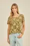 BLUSA ESTAMPA TREVO FUNDO VERDE