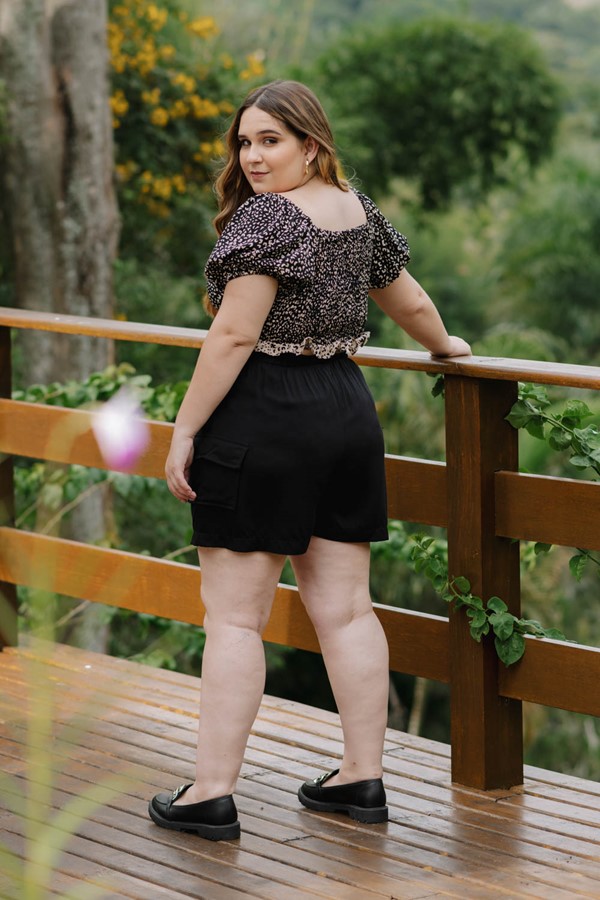 Shorts Plus Size em Viscose com Bolsos