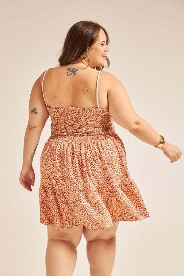 Vestidos plus size: modelos lindos em até 5x na Lojas Empório